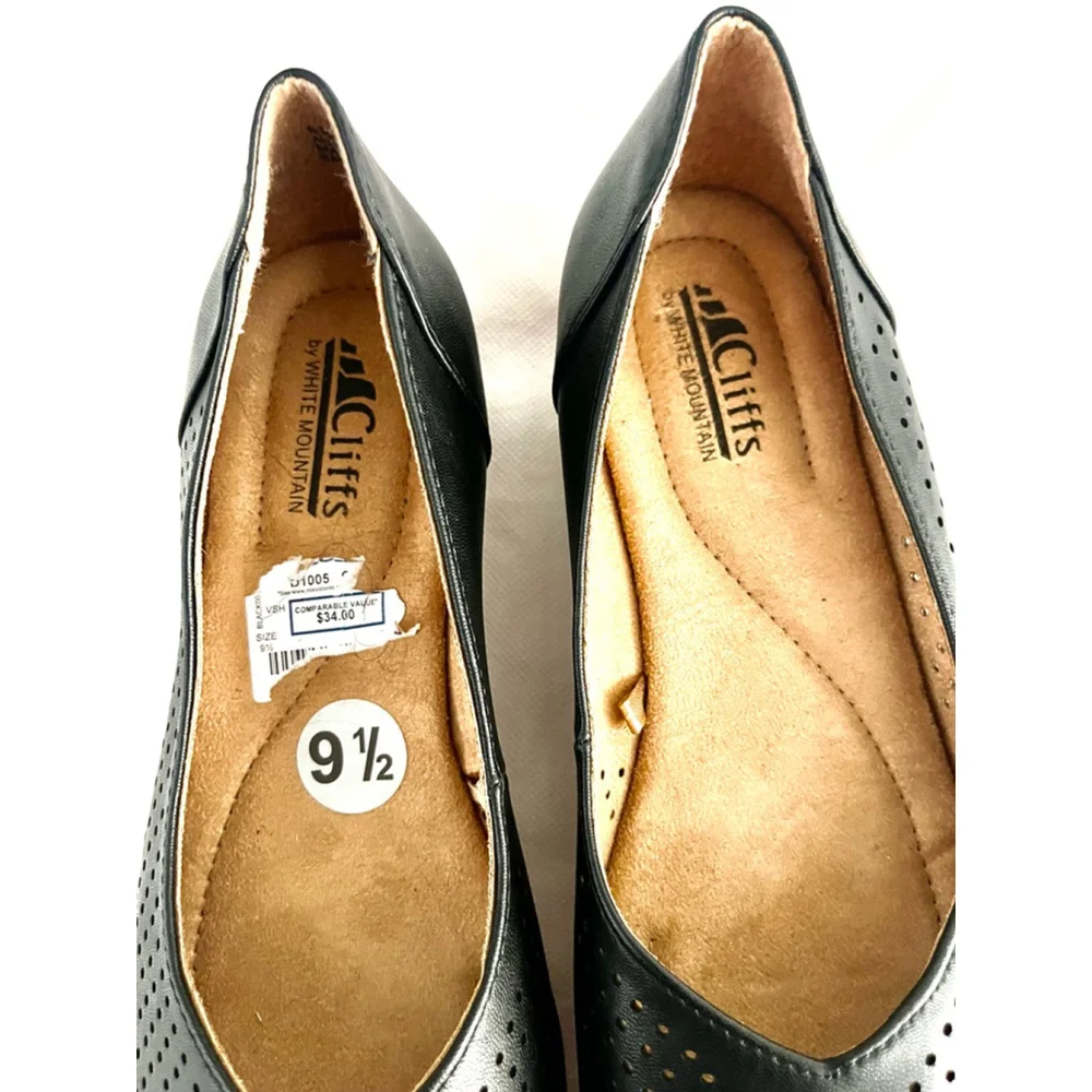 Cliffs by White Mountain Clara ballet flats Black Perforated design Size 9.5